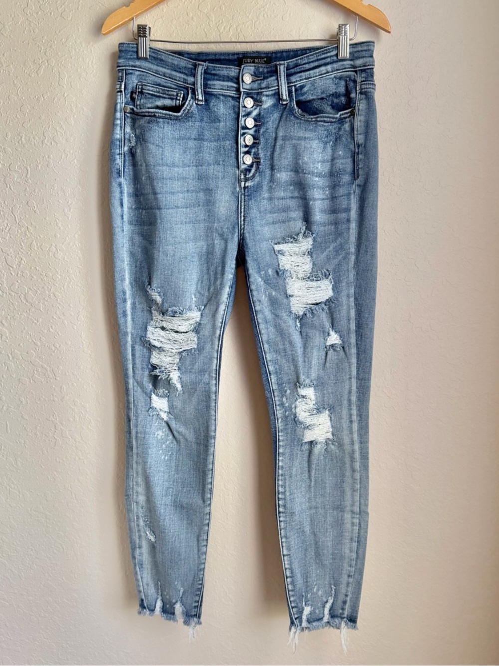 JUDY BLUE Light Wash Distressed Bleach Skinny Fit Stretchy Denim Jeans Sz 11/30